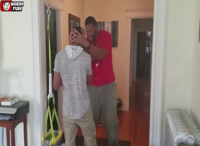 Video :When Jeffrey's mother unexpectedly visits him after a ten-year absence, he breaks down in tears